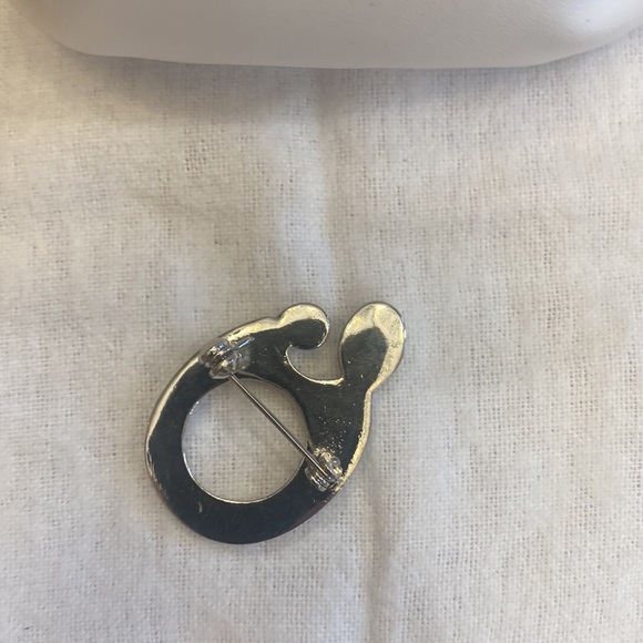 Silver fashion mother and child pin - Picture 2 of 3